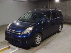 TOYOTA ISIS Platana 2011