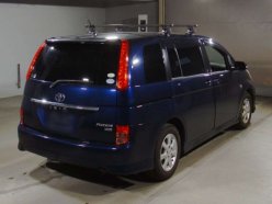 TOYOTA ISIS Platana 2011