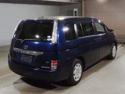 TOYOTA ISIS  2011