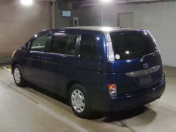 TOYOTA ISIS  2011