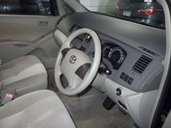 TOYOTA ISIS  2011