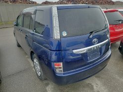 TOYOTA ISIS  2011
