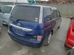 TOYOTA ISIS  2011
