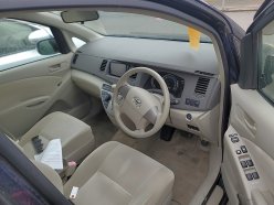 TOYOTA ISIS  2011