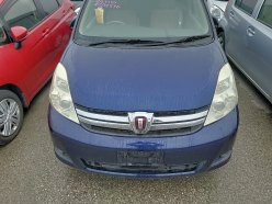 TOYOTA ISIS  2011