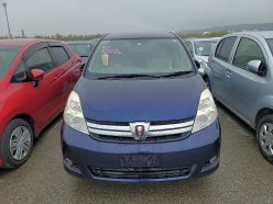 TOYOTA ISIS  2011