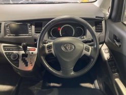 TOYOTA ISIS 4WD 2009