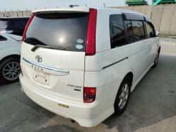 TOYOTA ISIS 4WD 2009