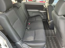 TOYOTA ISIS 4WD 2009