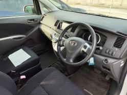 TOYOTA ISIS 4WD 2009
