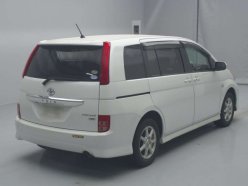 TOYOTA ISIS 4WD 2009