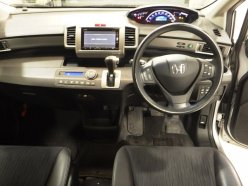 HONDA FREED G Premium Edition 6seats 2016