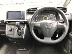 TOYOTA WISH 1.8X HID Selection 2010