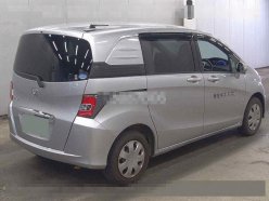 HONDA FREED SPIKE G 2016
