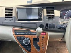 TOYOTA ISIS L_G Edition 2010