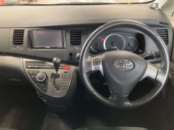 TOYOTA ISIS Platana Limited 2010
