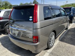 TOYOTA ISIS Platana Limited 2010