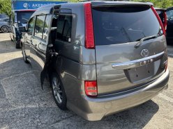 TOYOTA ISIS Platana Limited 2010
