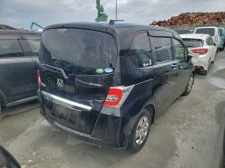 HONDA FREED G PREMIUM ED 2015