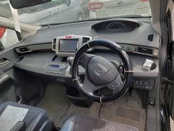 HONDA FREED G PREMIUM ED 2015