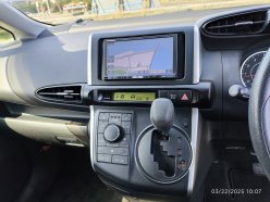TOYOTA WISH  2010