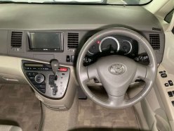 TOYOTA ISIS Platana Limited 2009