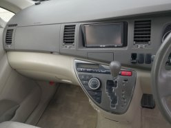 TOYOTA ISIS Platana Limited 2009