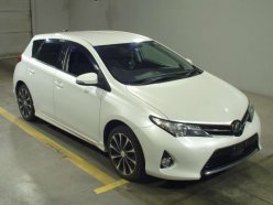 TOYOTA AURIS 150X S Package 4WD 2013