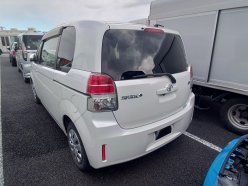 TOYOTA SPADE Х 2013