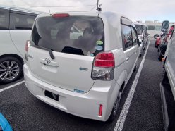 TOYOTA SPADE Х 2013