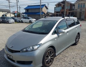 TOYOTA WISH 1.8X HID Selection 4WD 2011