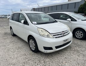 TOYOTA ISIS L G Edition 2010