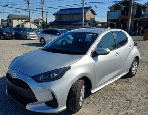 TOYOTA YARIS X 2020