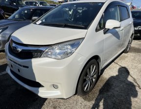 SUBARU TREZIA 1.3i-L 2013