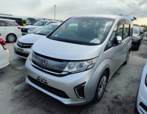 HONDA STEPWGN G 7seats 2015