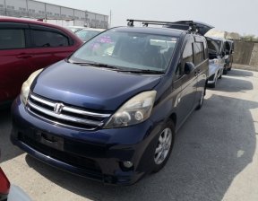 TOYOTA ISIS Platana 2011