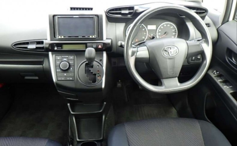 TOYOTA WISH 1.8 X 2012