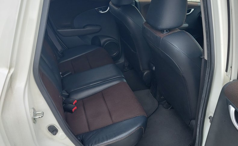 HONDA FIT SHUTTLE 15X 2012