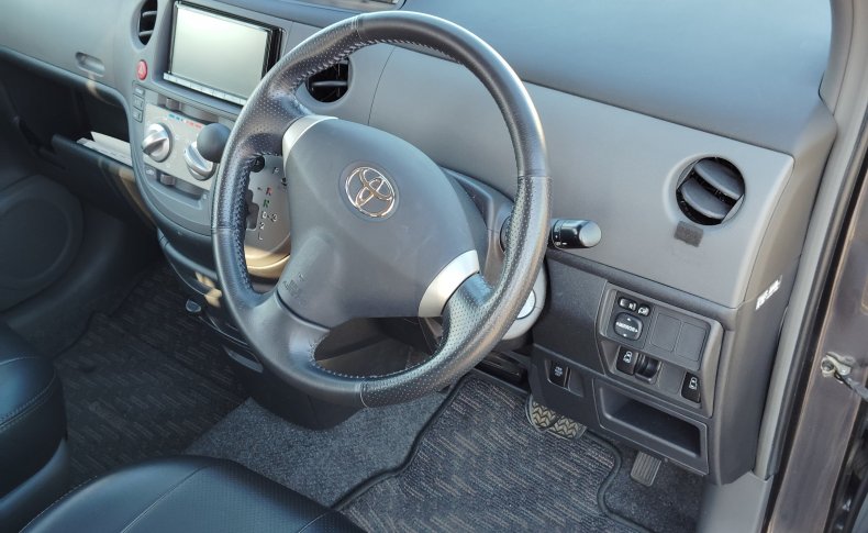 TOYOTA SIENTA DICE 4WD 2011