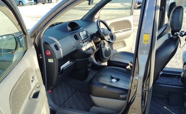 TOYOTA SIENTA DICE 4WD 2011
