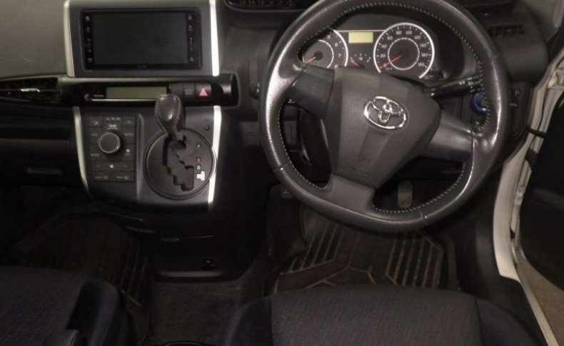 TOYOTA WISH 1.8 X HID EDITION 2010