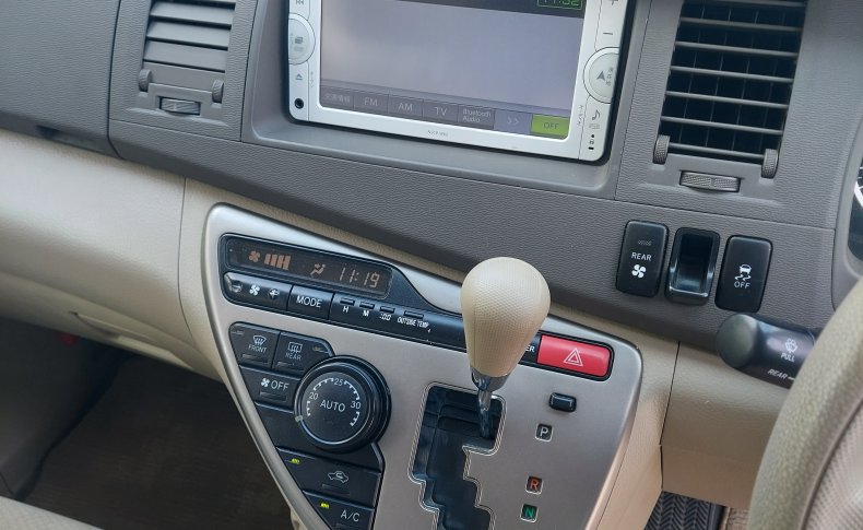 TOYOTA ISIS L 4WD 2014