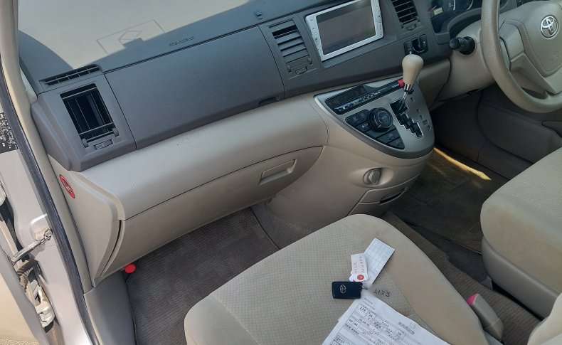 TOYOTA ISIS L 4WD 2014