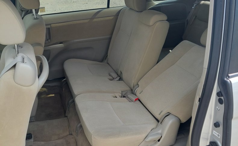 TOYOTA ISIS L 4WD 2014