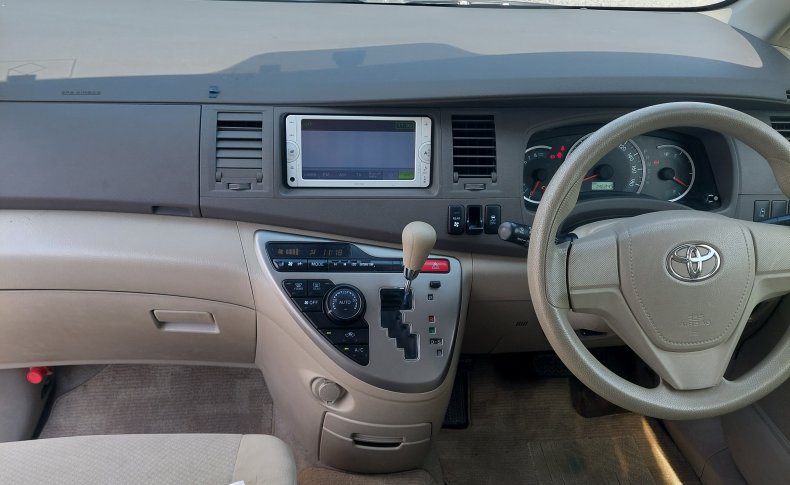 TOYOTA ISIS L 4WD 2014