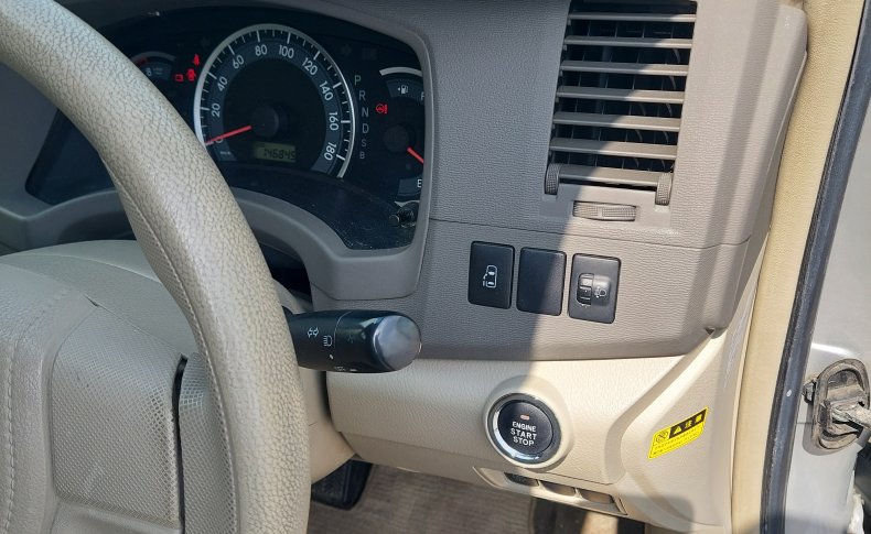 TOYOTA ISIS L 4WD 2014