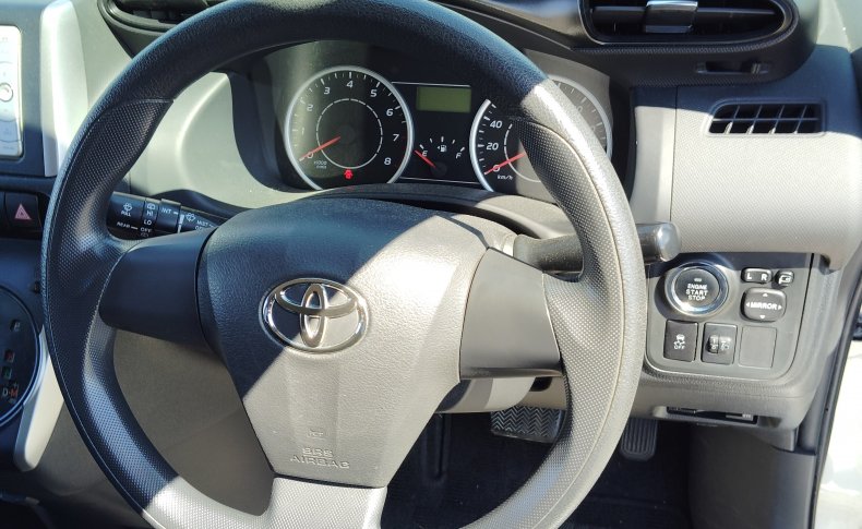 TOYOTA WISH 1.8X 2009