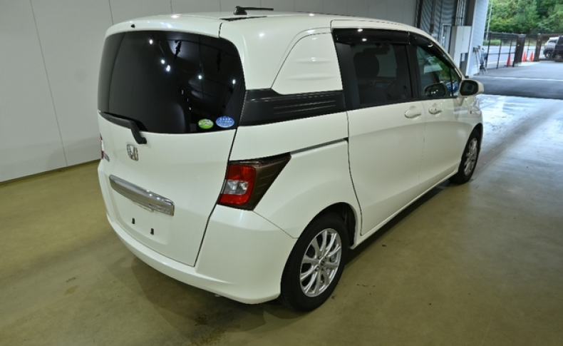 HONDA FREED SPIKE G Just Selection 2011