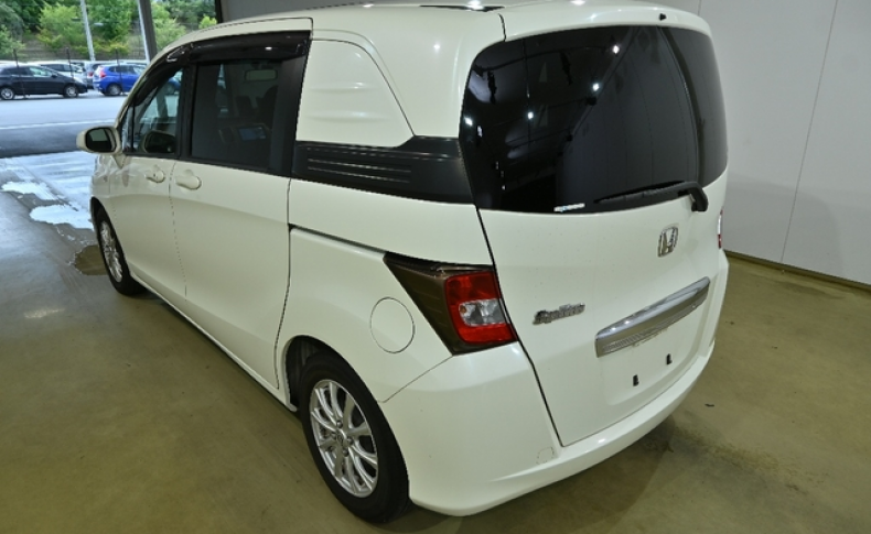 HONDA FREED SPIKE G Just Selection 2011