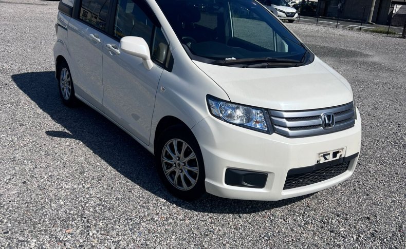 HONDA FREED SPIKE G Just Selection 2011